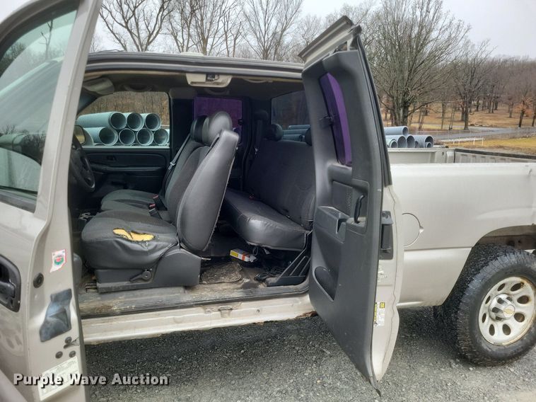 image for item MI9920 2005 Chevrolet Silverado 1500 Ext. Cab pickup truck