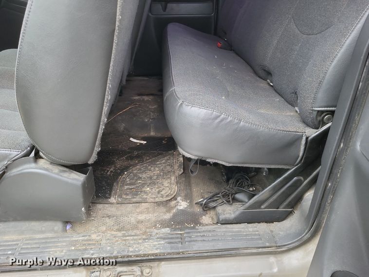 image for item MI9920 2005 Chevrolet Silverado 1500 Ext. Cab pickup truck