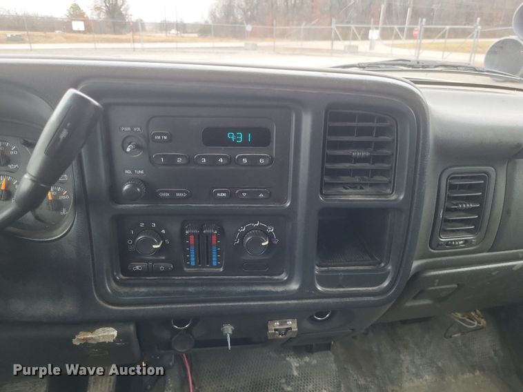 image for item MI9920 2005 Chevrolet Silverado 1500 Ext. Cab pickup truck