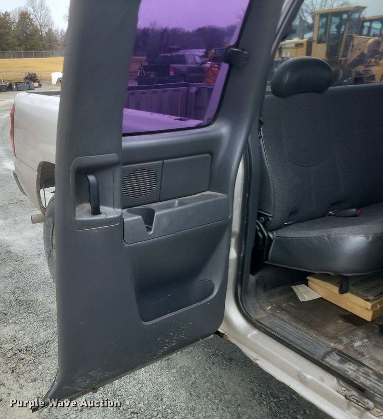 image for item MI9920 2005 Chevrolet Silverado 1500 Ext. Cab pickup truck