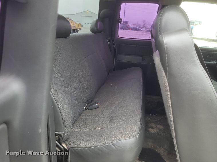 image for item MI9920 2005 Chevrolet Silverado 1500 Ext. Cab pickup truck