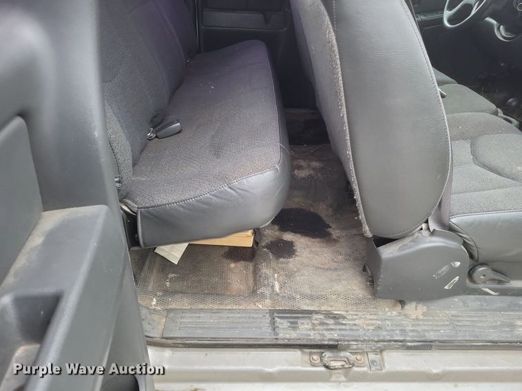 image for item MI9920 2005 Chevrolet Silverado 1500 Ext. Cab pickup truck