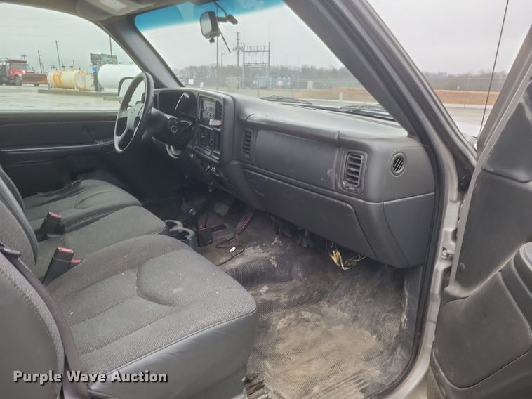 image for item MI9920 2005 Chevrolet Silverado 1500 Ext. Cab pickup truck