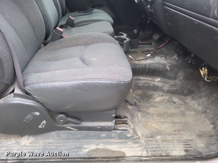 image for item MI9920 2005 Chevrolet Silverado 1500 Ext. Cab pickup truck