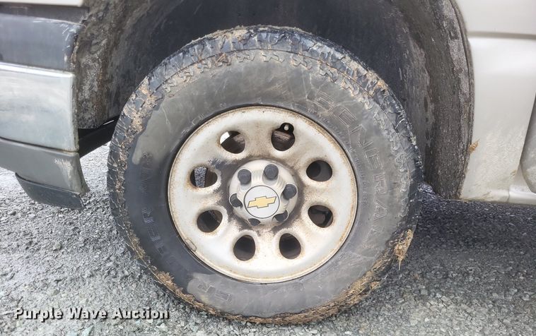 image for item MI9920 2005 Chevrolet Silverado 1500 Ext. Cab pickup truck