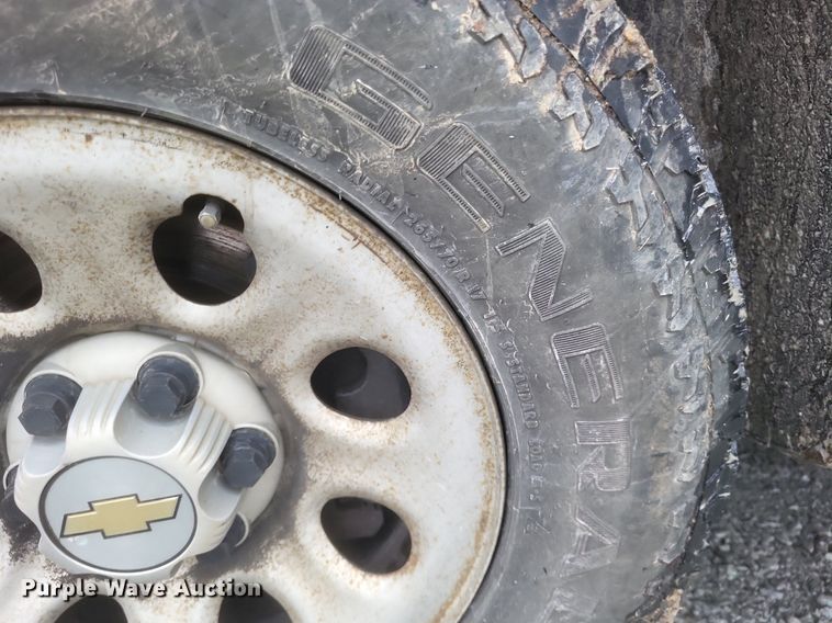 image for item MI9920 2005 Chevrolet Silverado 1500 Ext. Cab pickup truck