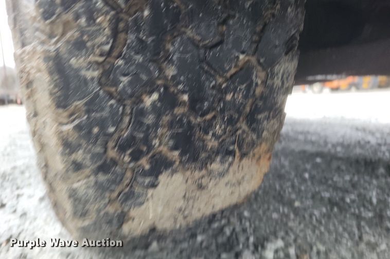 image for item MI9920 2005 Chevrolet Silverado 1500 Ext. Cab pickup truck