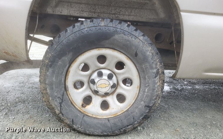 image for item MI9920 2005 Chevrolet Silverado 1500 Ext. Cab pickup truck