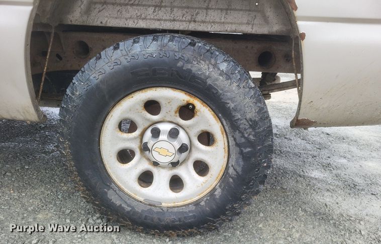 image for item MI9920 2005 Chevrolet Silverado 1500 Ext. Cab pickup truck