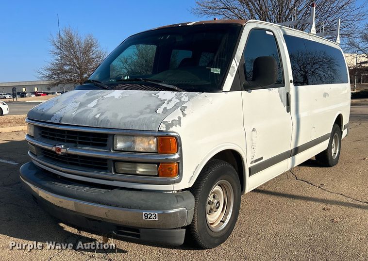 image for item NB9307 2002 Chevrolet Express 1500 van