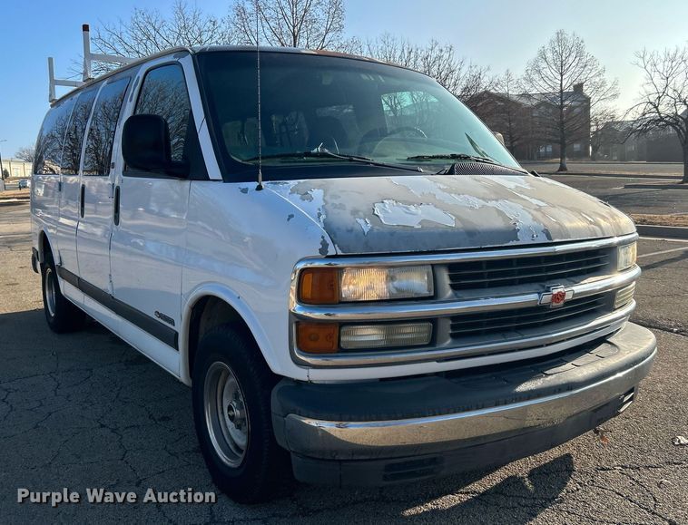 image for item NB9307 2002 Chevrolet Express 1500 van
