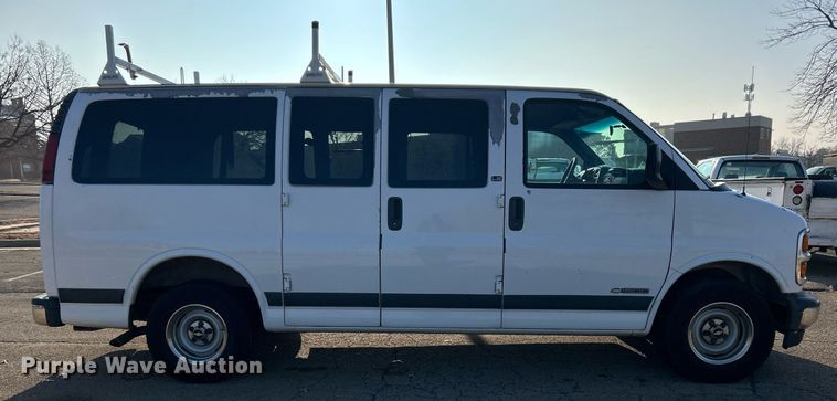 image for item NB9307 2002 Chevrolet Express 1500 van