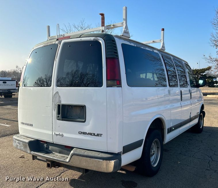 image for item NB9307 2002 Chevrolet Express 1500 van