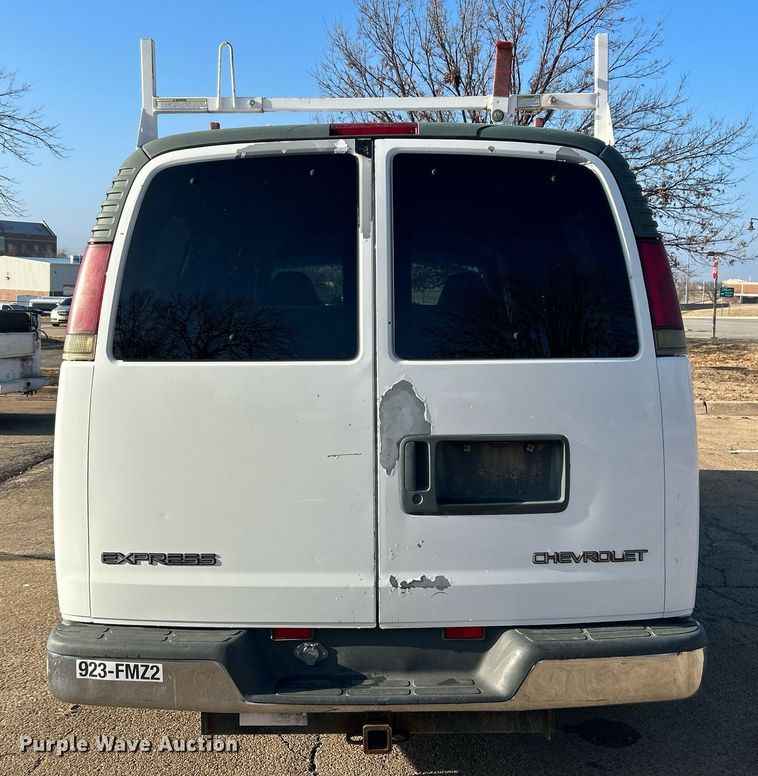 image for item NB9307 2002 Chevrolet Express 1500 van