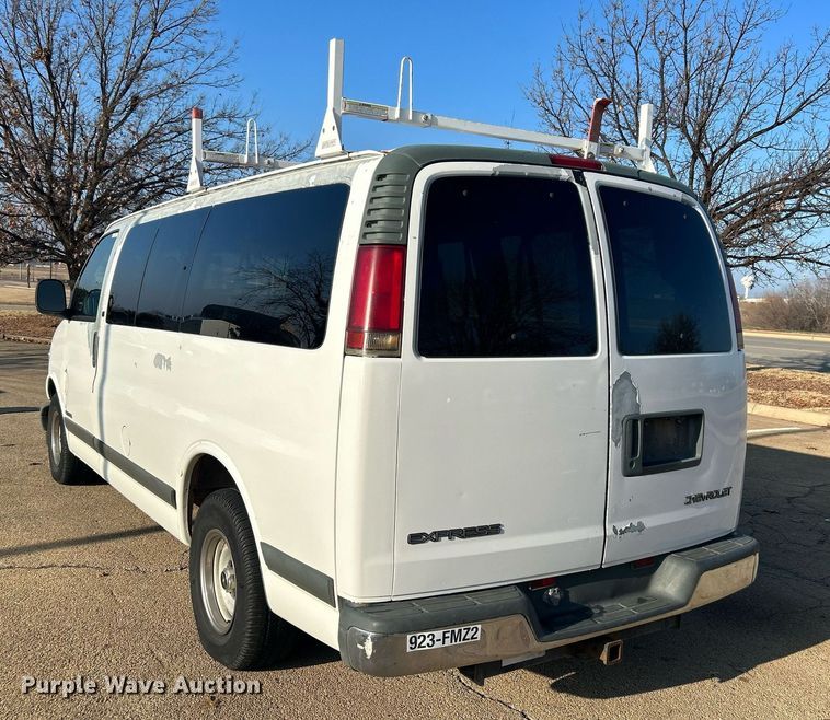 image for item NB9307 2002 Chevrolet Express 1500 van