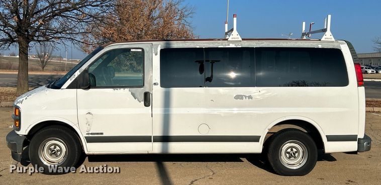 image for item NB9307 2002 Chevrolet Express 1500 van