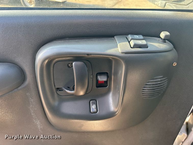 image for item NB9307 2002 Chevrolet Express 1500 van