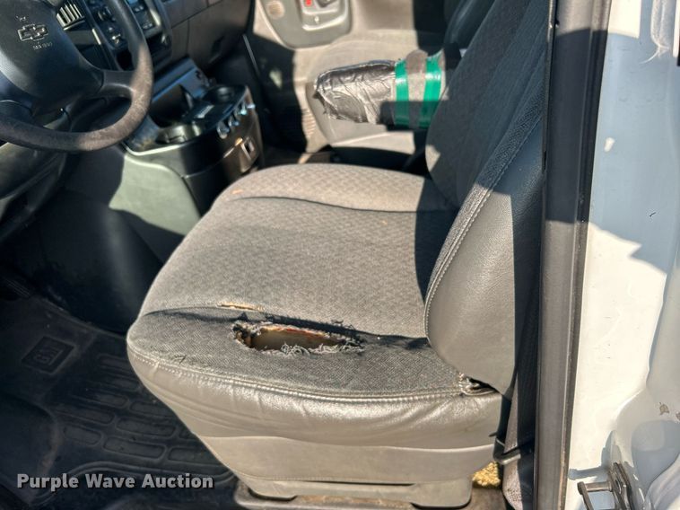 image for item NB9307 2002 Chevrolet Express 1500 van