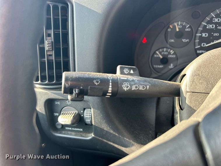 image for item NB9307 2002 Chevrolet Express 1500 van