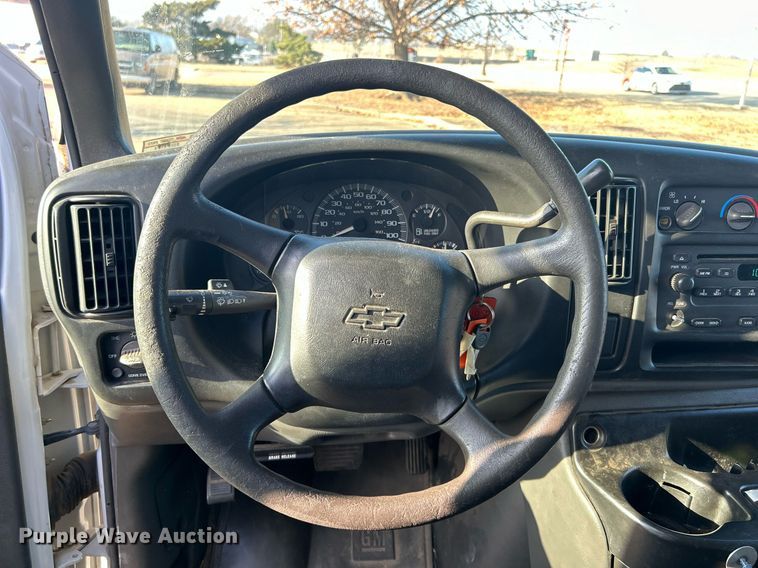 image for item NB9307 2002 Chevrolet Express 1500 van