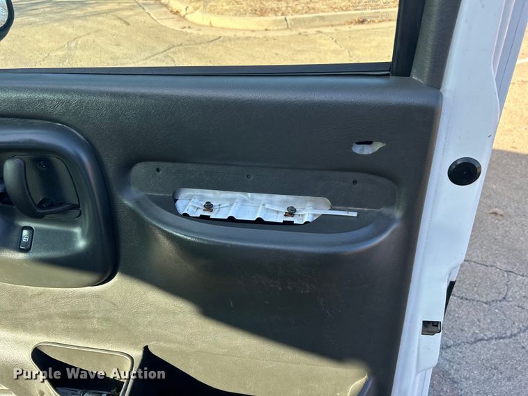 image for item NB9307 2002 Chevrolet Express 1500 van