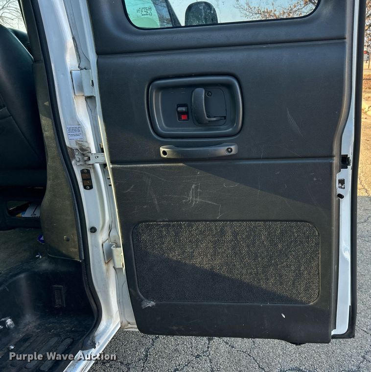 image for item NB9307 2002 Chevrolet Express 1500 van