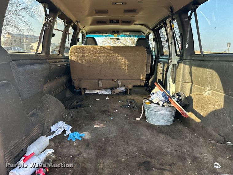 image for item NB9307 2002 Chevrolet Express 1500 van