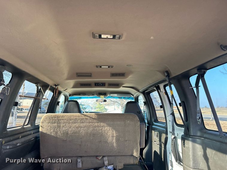 image for item NB9307 2002 Chevrolet Express 1500 van