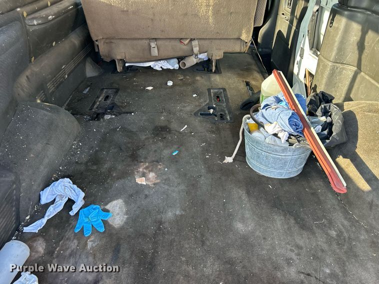 image for item NB9307 2002 Chevrolet Express 1500 van