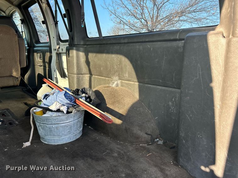 image for item NB9307 2002 Chevrolet Express 1500 van