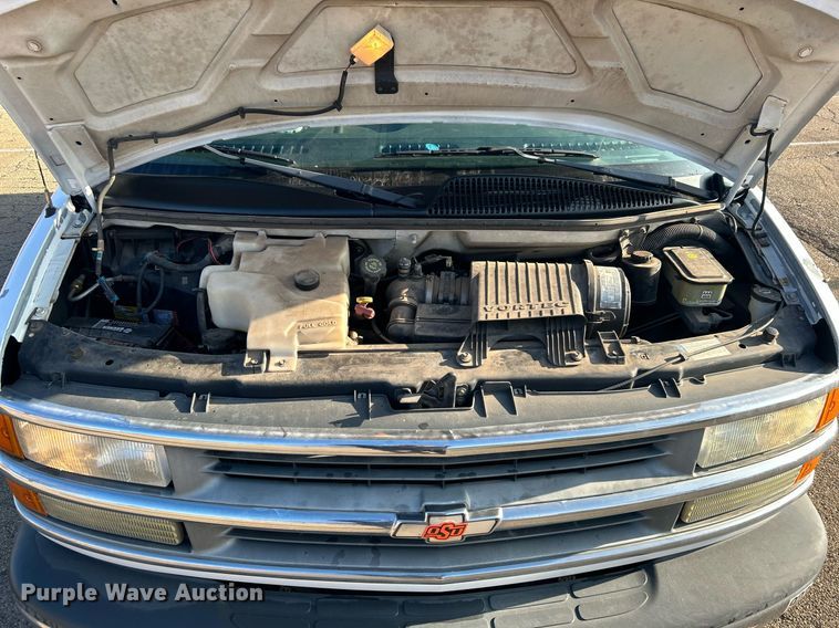 image for item NB9307 2002 Chevrolet Express 1500 van