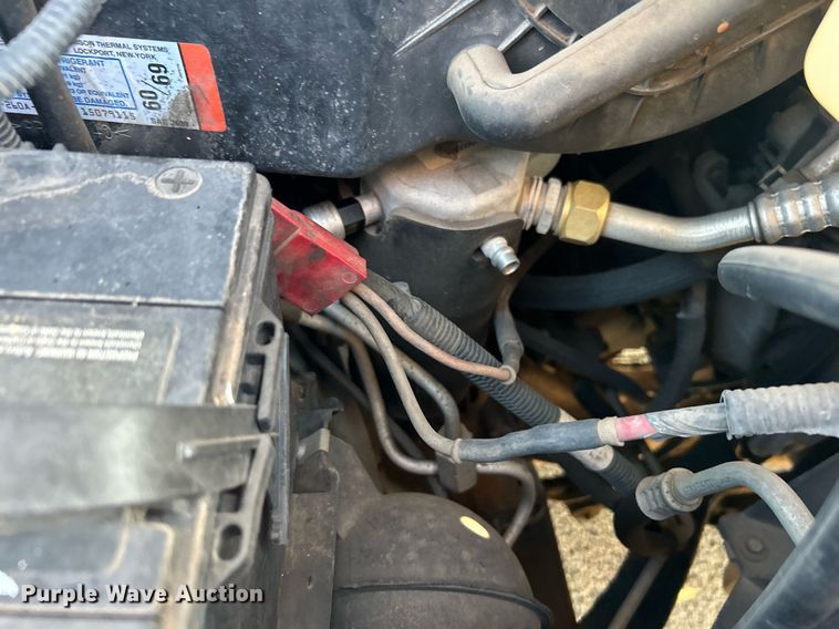 image for item NB9307 2002 Chevrolet Express 1500 van