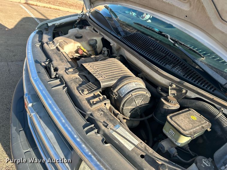 image for item NB9307 2002 Chevrolet Express 1500 van