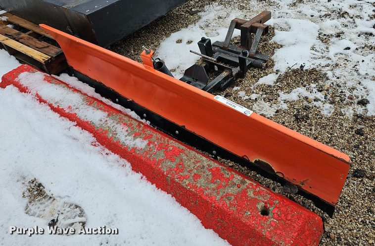 image for item NE9416 Kubota ZD3110A blade