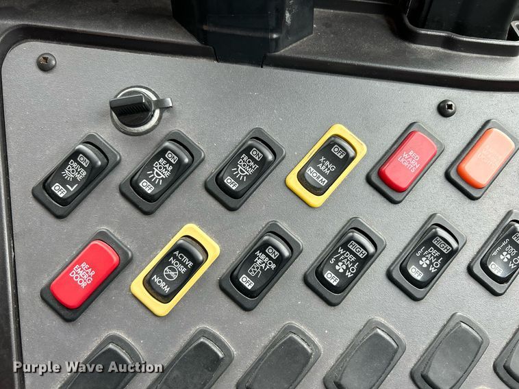 image for item NE9699 2014 Thomas Built school bus