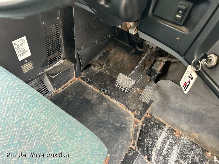 image for item NE9700 2008 IC CE200 school bus