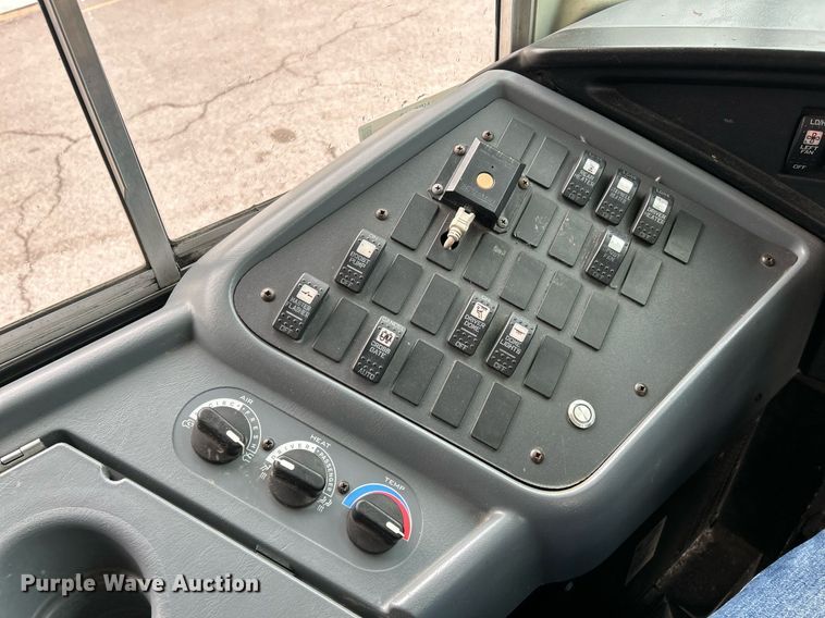 image for item NE9700 2008 IC CE200 school bus