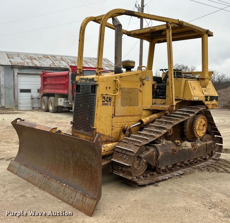 image for item NE9702 1987 Caterpillar D4H Series II dozer