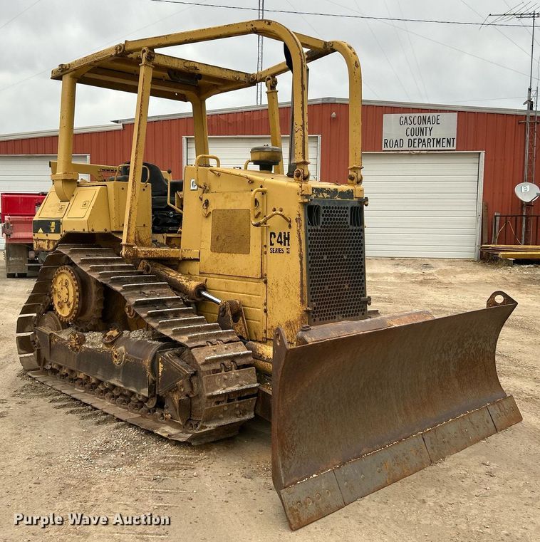 image for item NE9702 1987 Caterpillar D4H Series II dozer