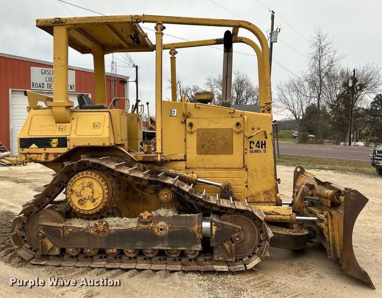 image for item NE9702 1987 Caterpillar D4H Series II dozer