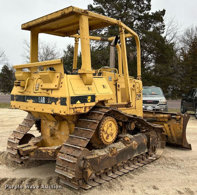 image for item NE9702 1987 Caterpillar D4H Series II dozer