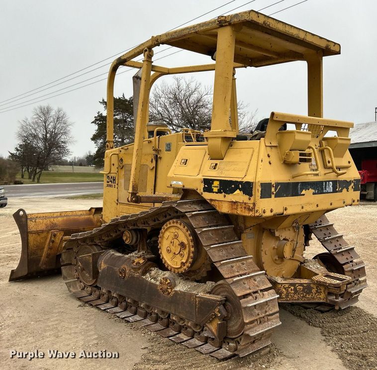 image for item NE9702 1987 Caterpillar D4H Series II dozer