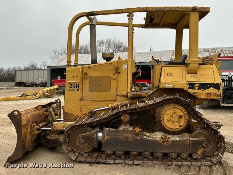 image for item NE9702 1987 Caterpillar D4H Series II dozer