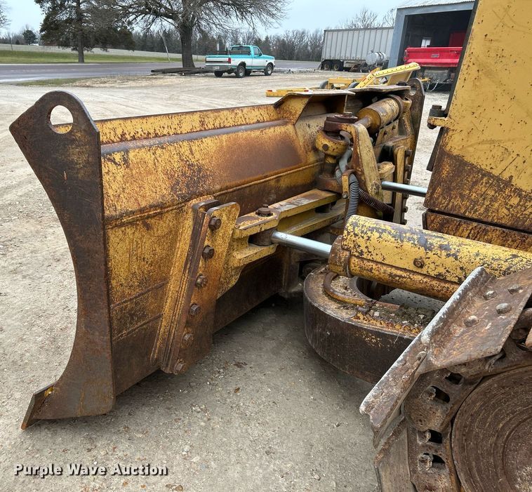 image for item NE9702 1987 Caterpillar D4H Series II dozer