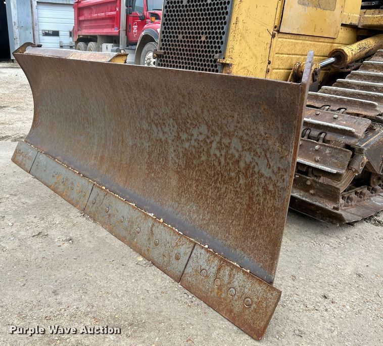 image for item NE9702 1987 Caterpillar D4H Series II dozer