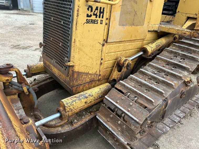 image for item NE9702 1987 Caterpillar D4H Series II dozer