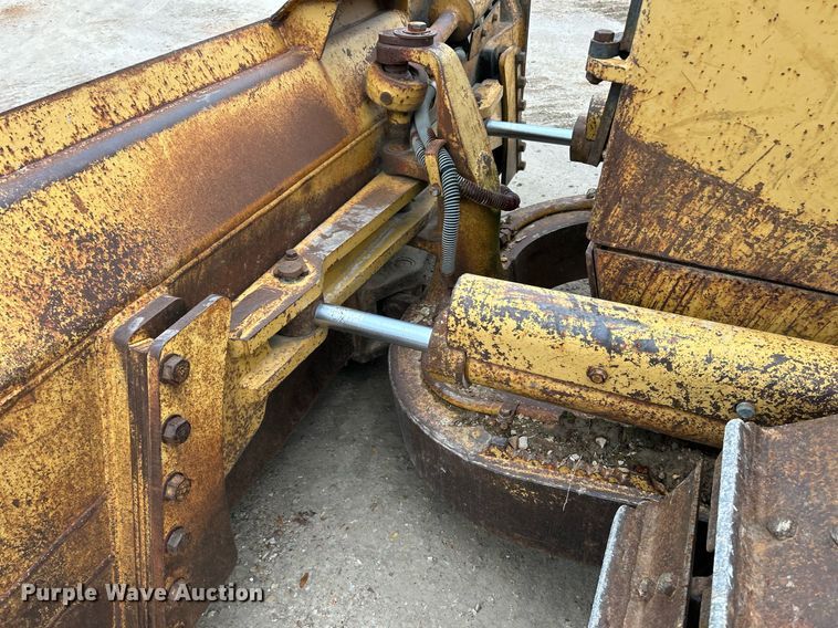 image for item NE9702 1987 Caterpillar D4H Series II dozer