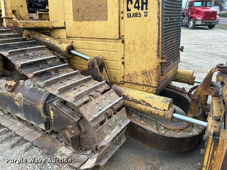 image for item NE9702 1987 Caterpillar D4H Series II dozer
