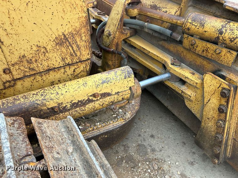 image for item NE9702 1987 Caterpillar D4H Series II dozer