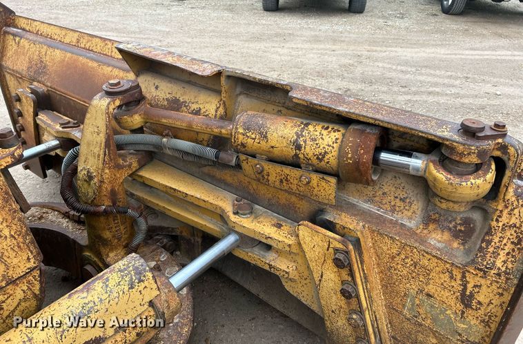 image for item NE9702 1987 Caterpillar D4H Series II dozer